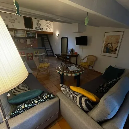 L'escalo 무스티에생마리